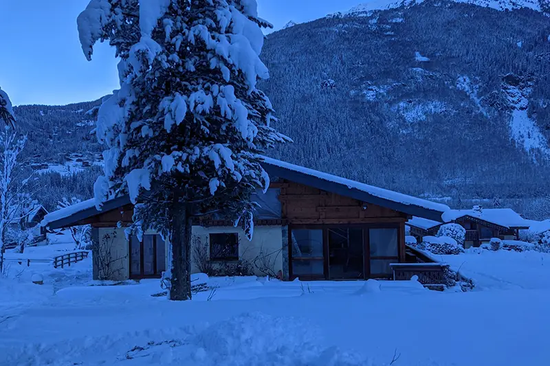 Menuiserie en Bois Stratifié: Chalet Résidentiel, Les Houches, France