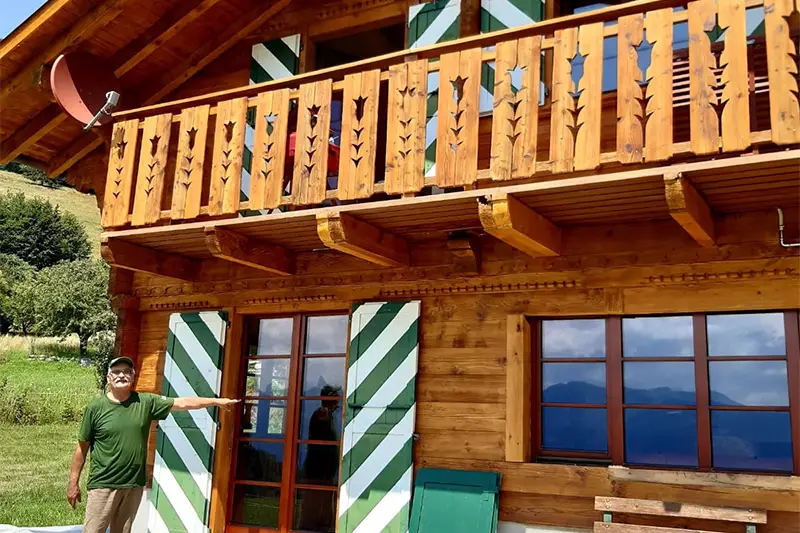 Menuiserie en Bois Stratifié: Chalet Résidentiel, Leysin, Suisse
