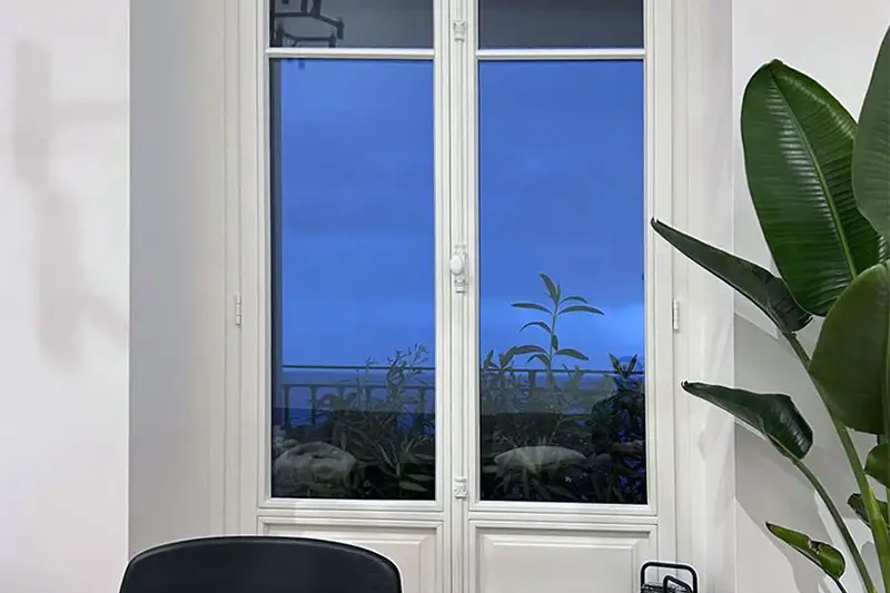 Menuiserie en Bois Stratifié: Projet résidentiel à Thonon-les-Bains, France