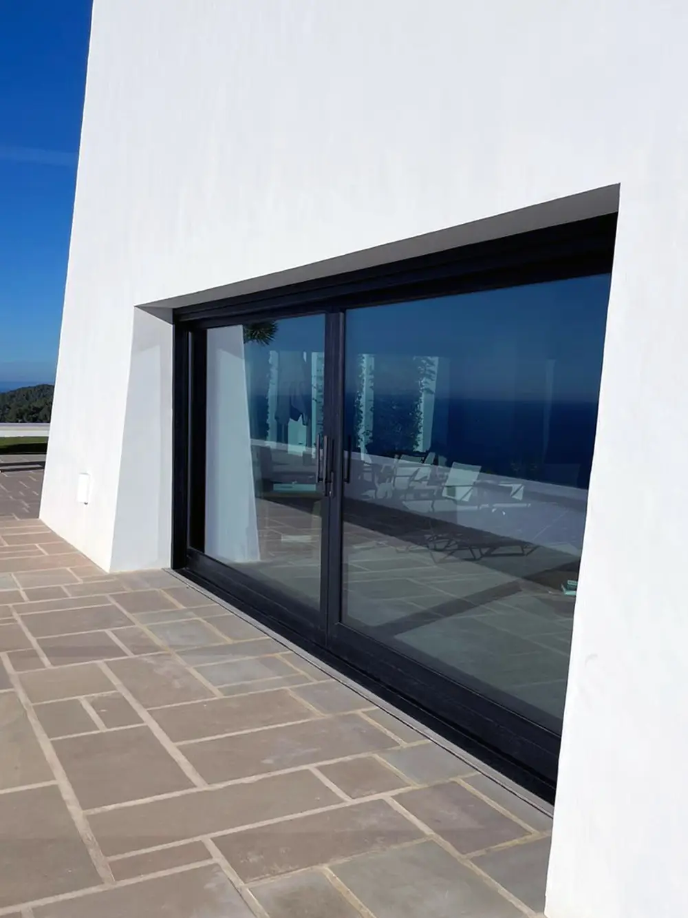 Menuiserie en Bois Stratifié: Bâtiment Résidentiel, Ibiza, Espagne