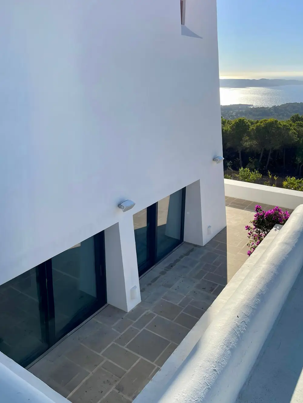 Menuiserie en Bois Stratifié: Bâtiment Résidentiel, Ibiza, Espagne