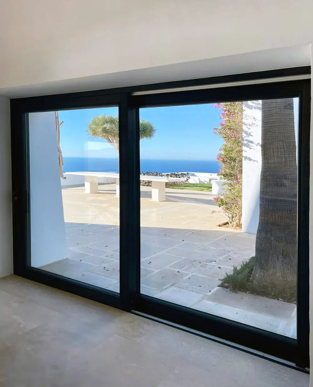 Menuiserie en Bois Stratifié: Bâtiment Résidentiel, Ibiza, Espagne