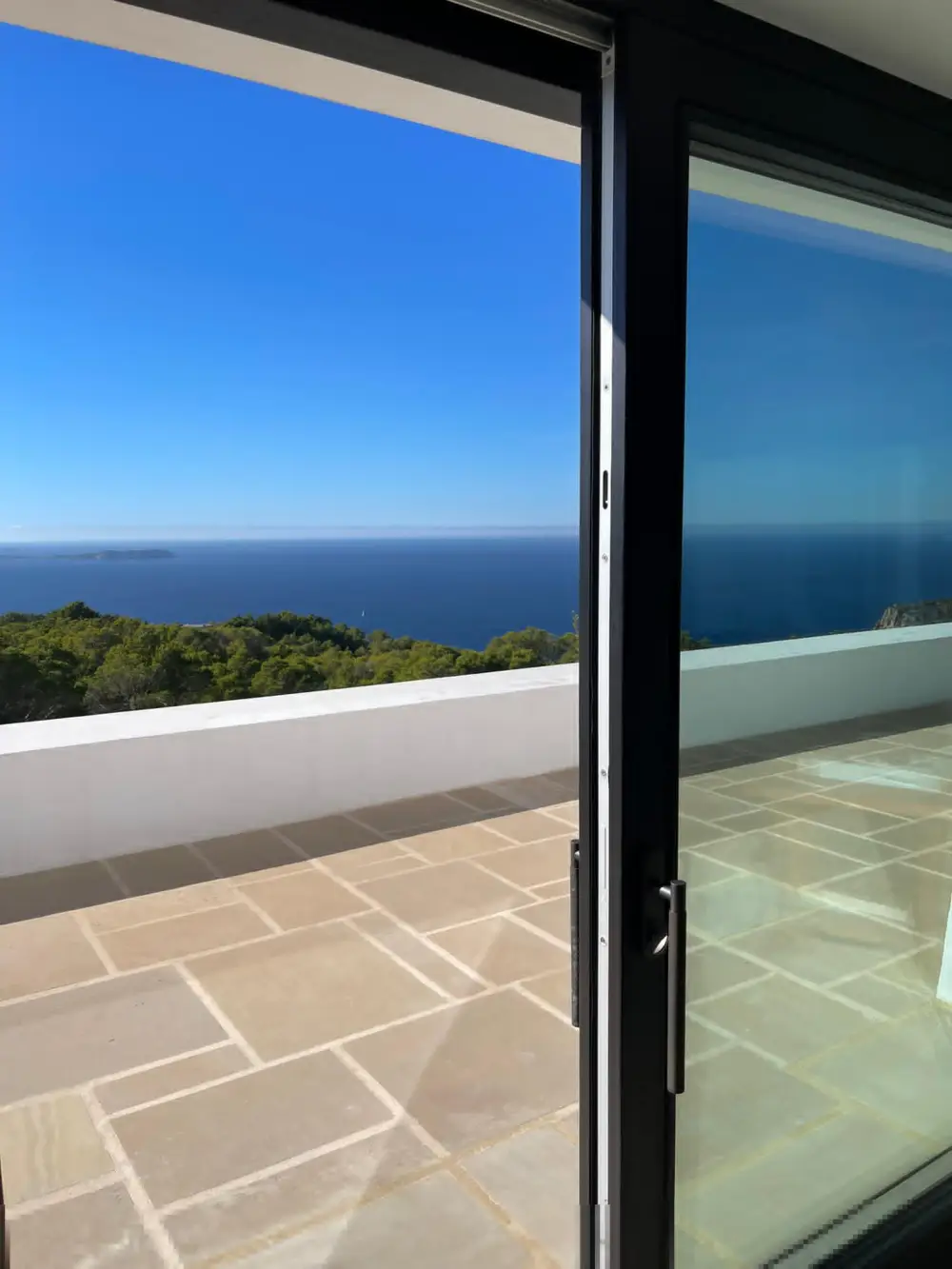 Menuiserie en Bois Stratifié: Bâtiment Résidentiel, Ibiza, Espagne