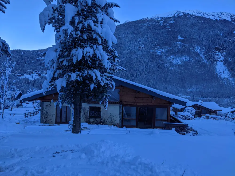 Menuiserie en Bois Stratifié: Chalet Résidentiel, Les Houches, France