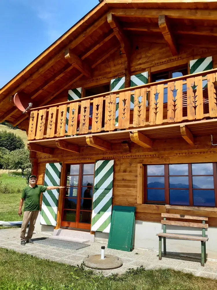 Menuiserie en Bois Stratifié: Chalet Résidentiel, Leysin, Suisse