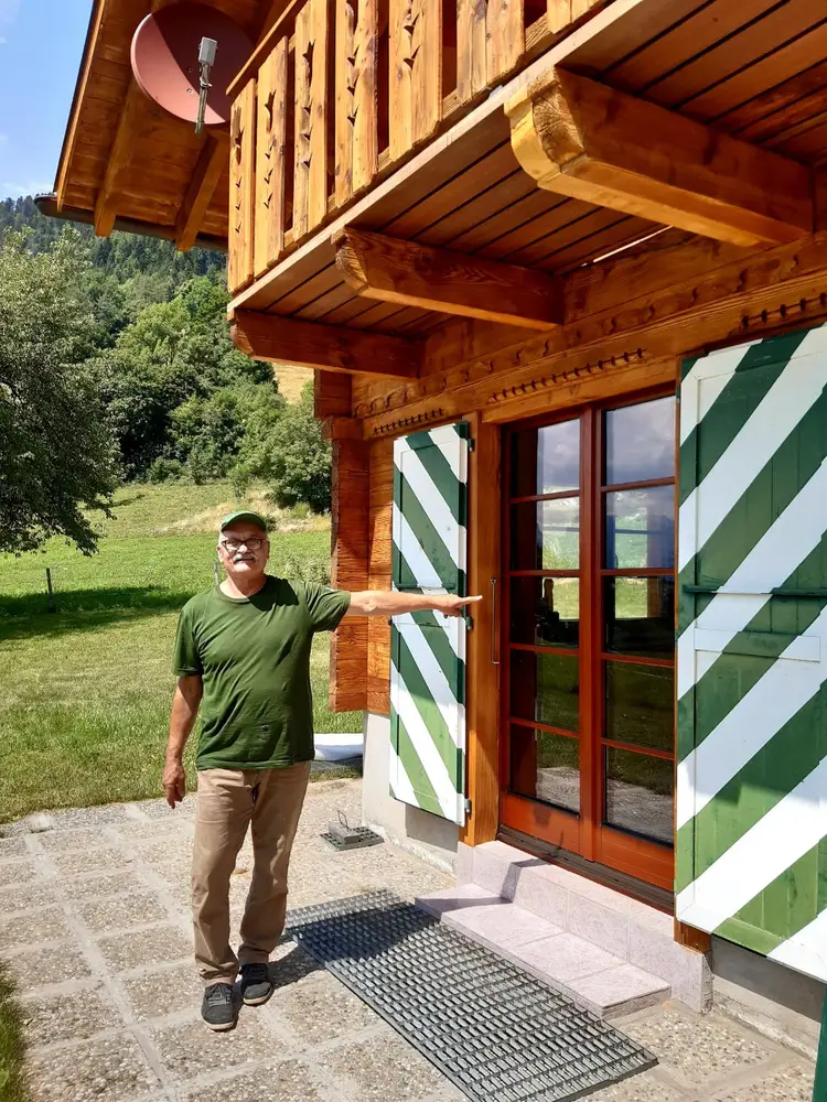 Menuiserie en Bois Stratifié: Chalet Résidentiel, Leysin, Suisse