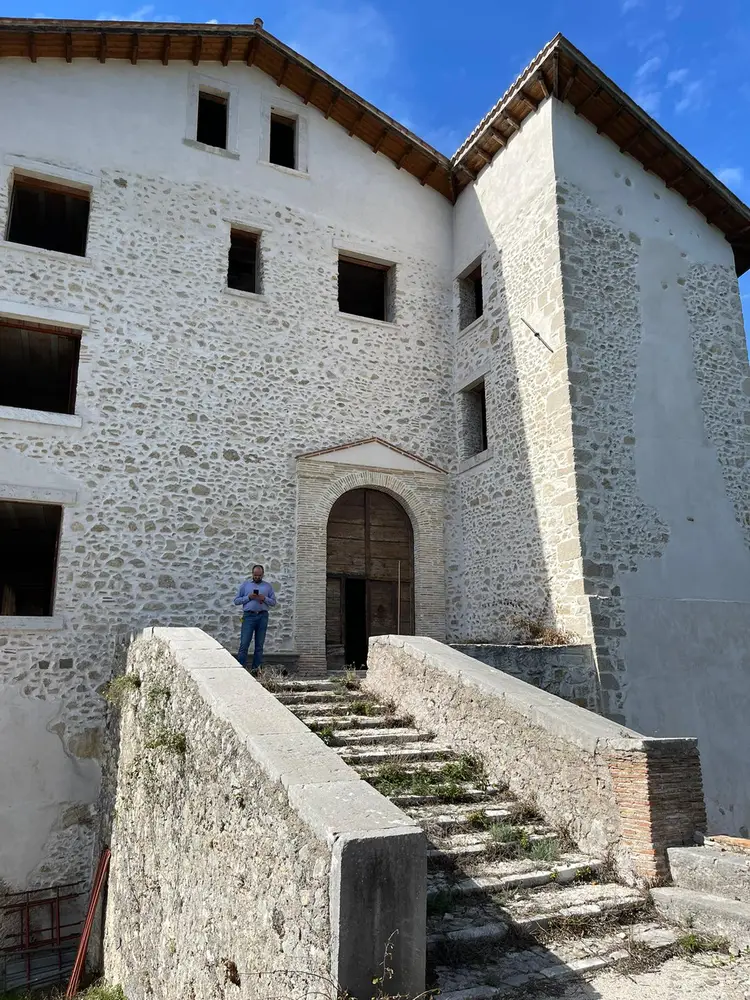 Menuiserie en Bois Stratifié: Château, Riofreddo, Italie