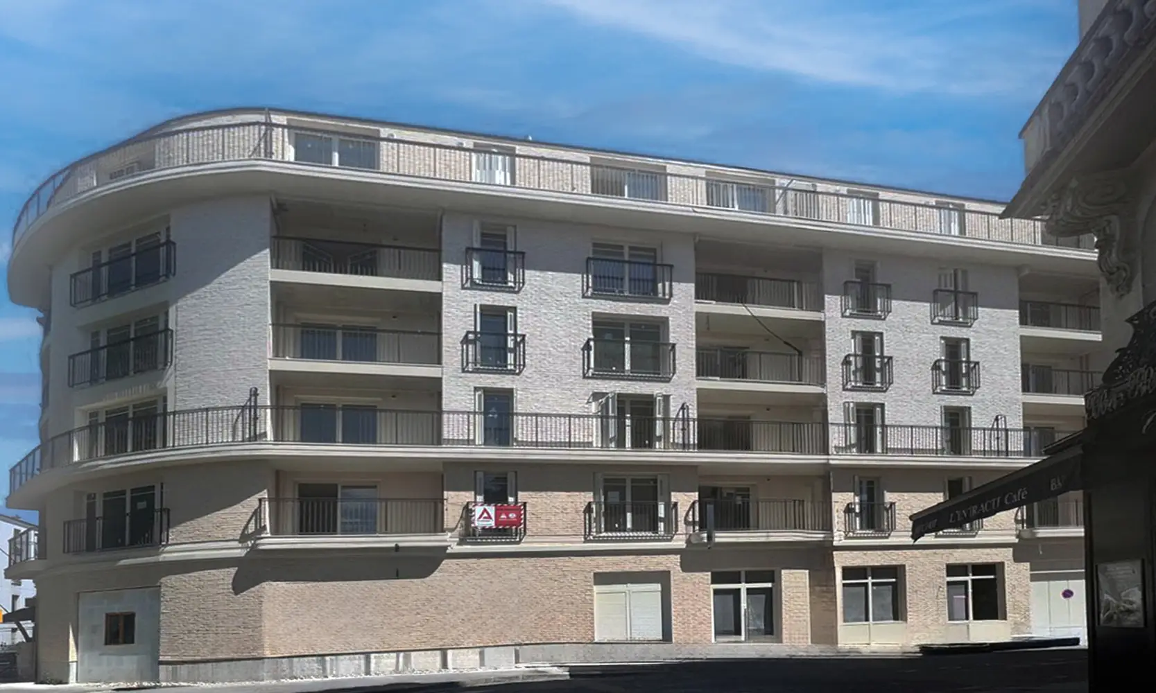 Menuiserie en Bois Stratifié: Immeuble résidentiel d’appartements, Aubervilliers, France