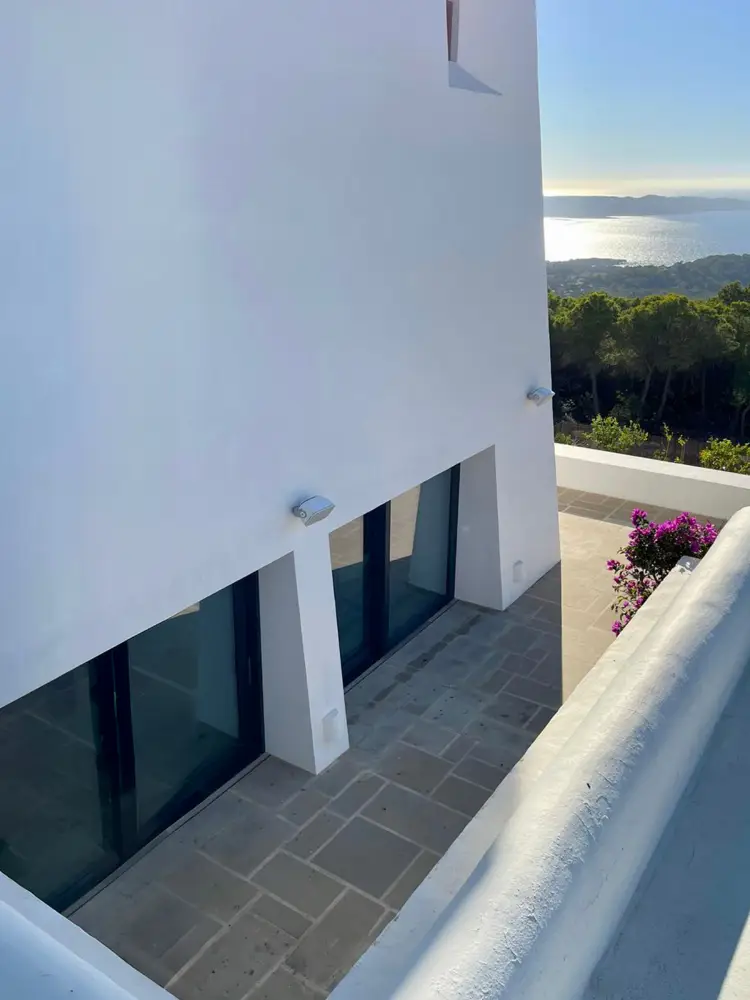 Portes Coulissantes en Bois Stratifié LUCA Bâtiment Résidentiel, Ibiza, Espagne
