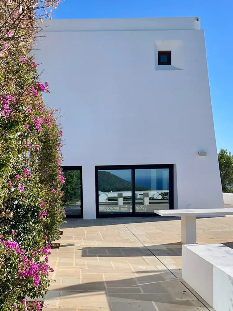 Portes Coulissantes en Bois Stratifié LUCA Bâtiment Résidentiel, Ibiza, Espagne