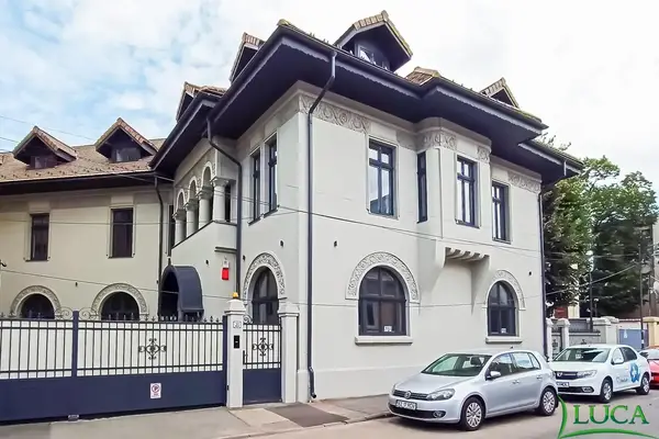 Menuiserie en Bois Stratifié: Bâtiment privé de la période entre-deux-guerres, Bucarest