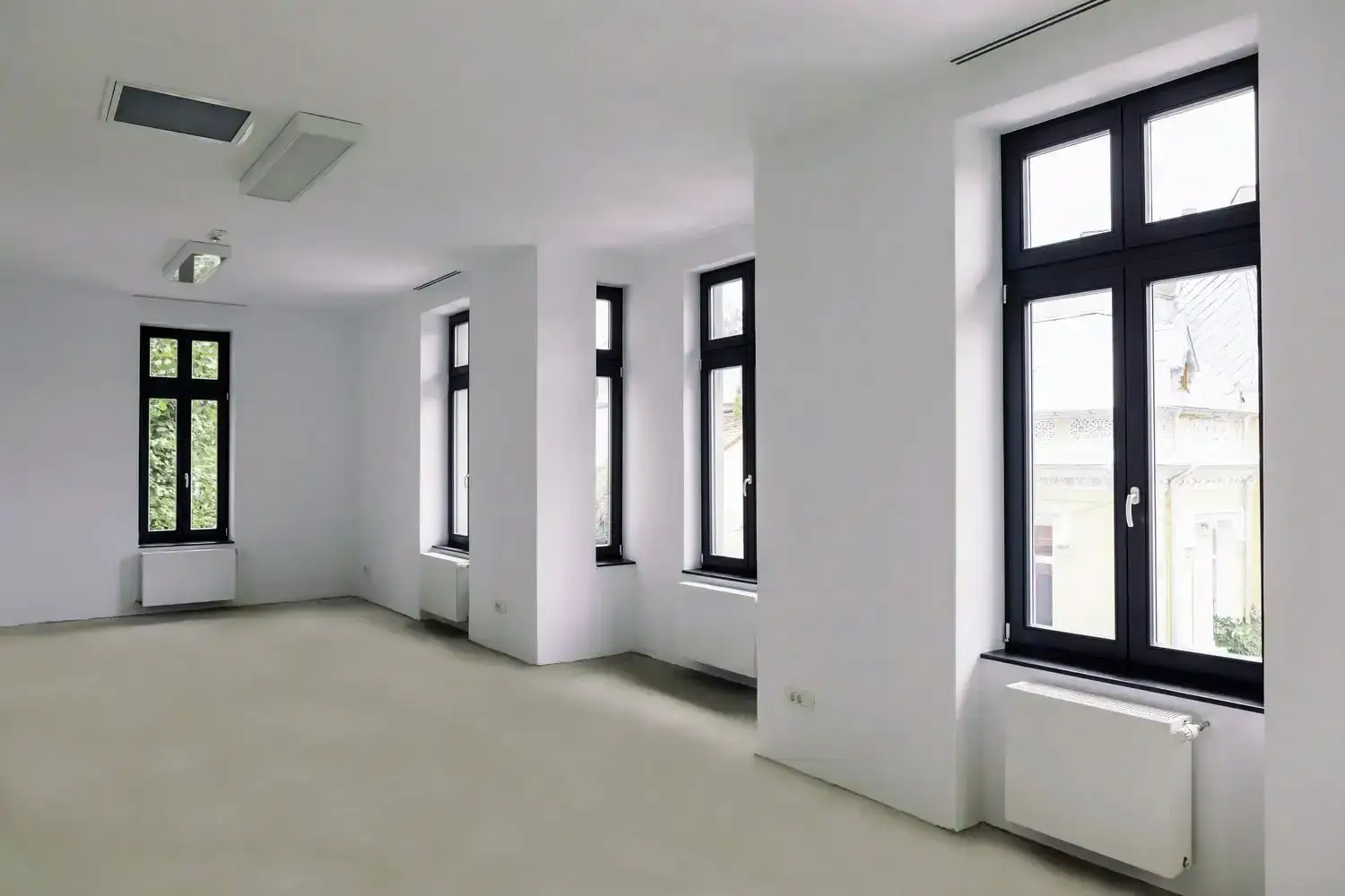 Menuiserie en Bois Stratifié: Bâtiment privé de la période entre-deux-guerres, Bucarest, Roumanie