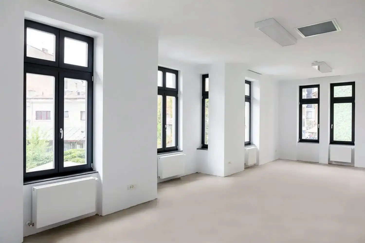 Menuiserie en Bois Stratifié: Bâtiment privé de la période entre-deux-guerres, Bucarest, Roumanie