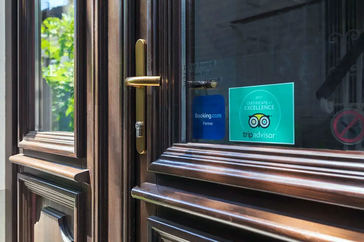 Menuiserie en Bois Stratifié: Good Living Boutique Hôtel, Bucarest, Roumanie
