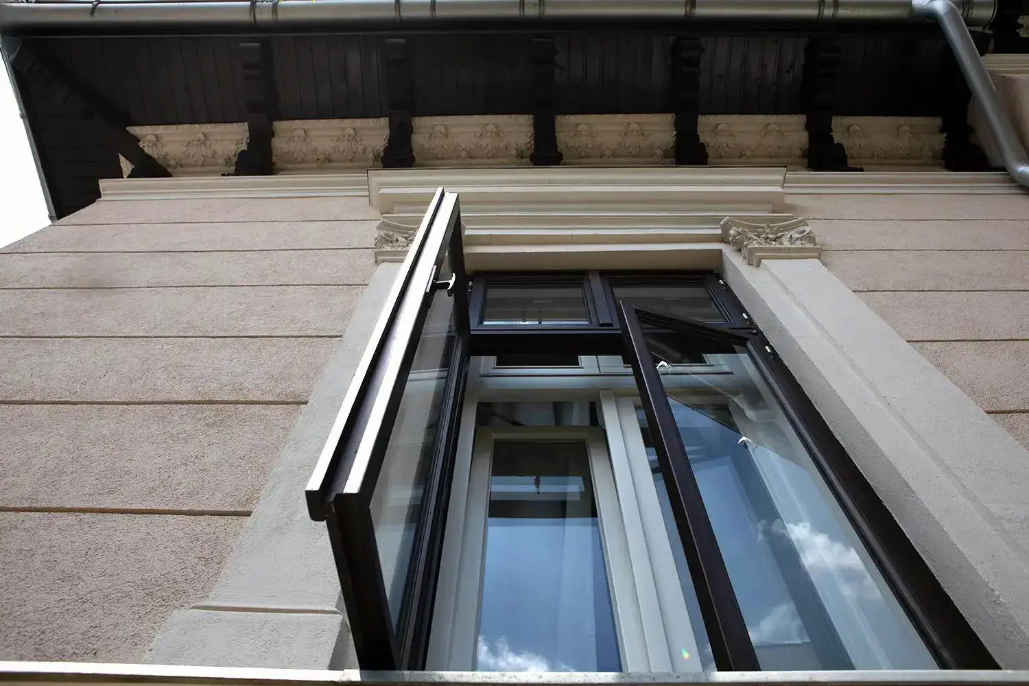 Menuiserie en Bois Stratifié: Good Living Boutique Hôtel, Bucarest, Roumanie