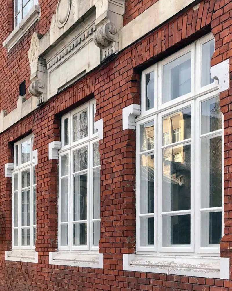 Menuiserie en Bois Stratifié: Académie Technique Militaire, Bucarest, Roumanie