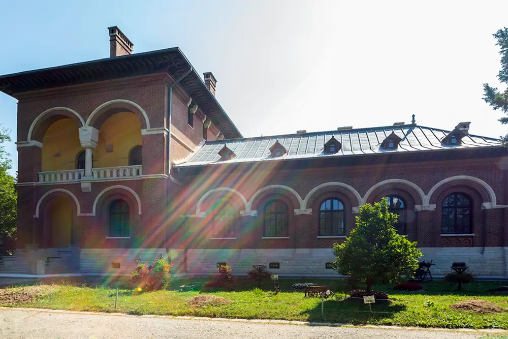 Menuiserie en Bois Stratifié: Monastère Curtea de Argeș, Roumanie