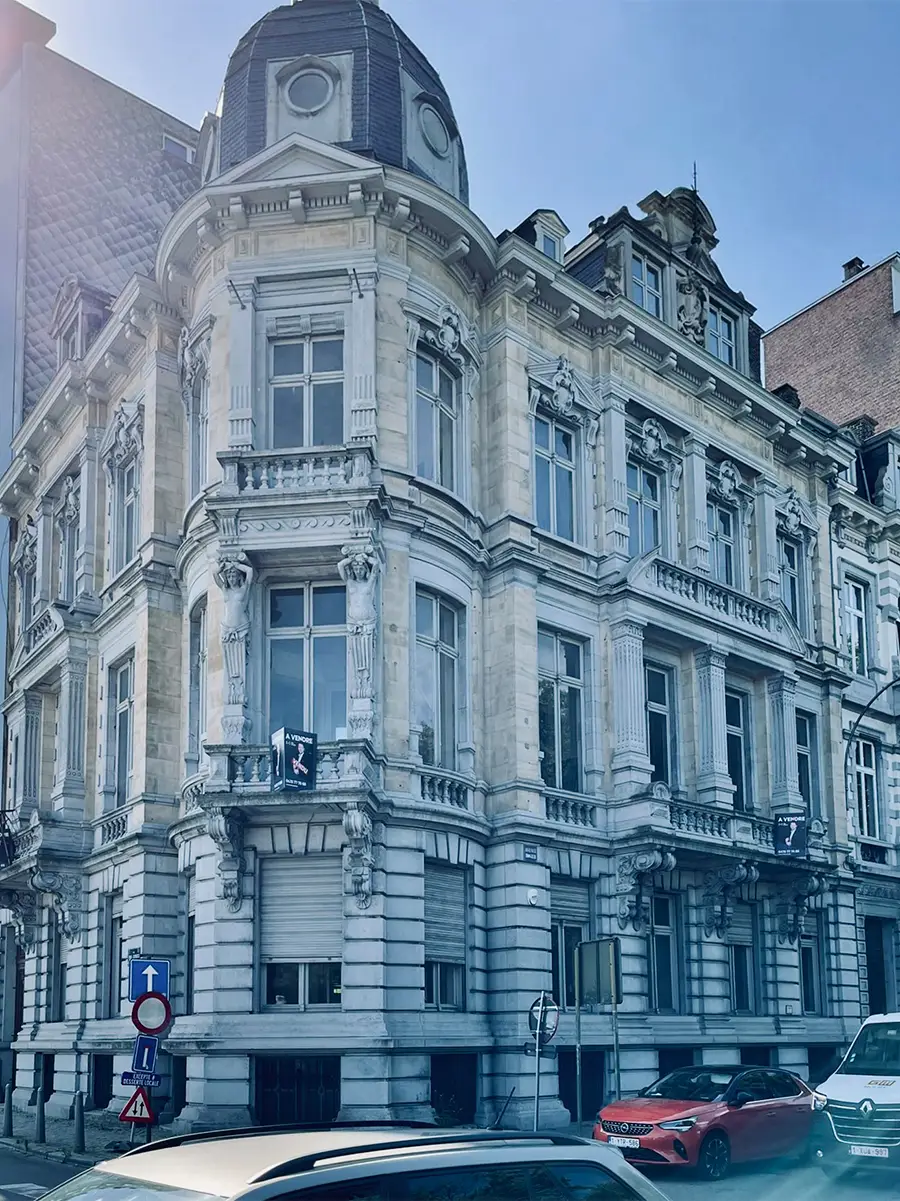 Menuiserie en Bois Stratifié: Bâtiment Résidentiel, Liège, Belgique