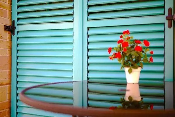 Des Volets en Bois Stratifié